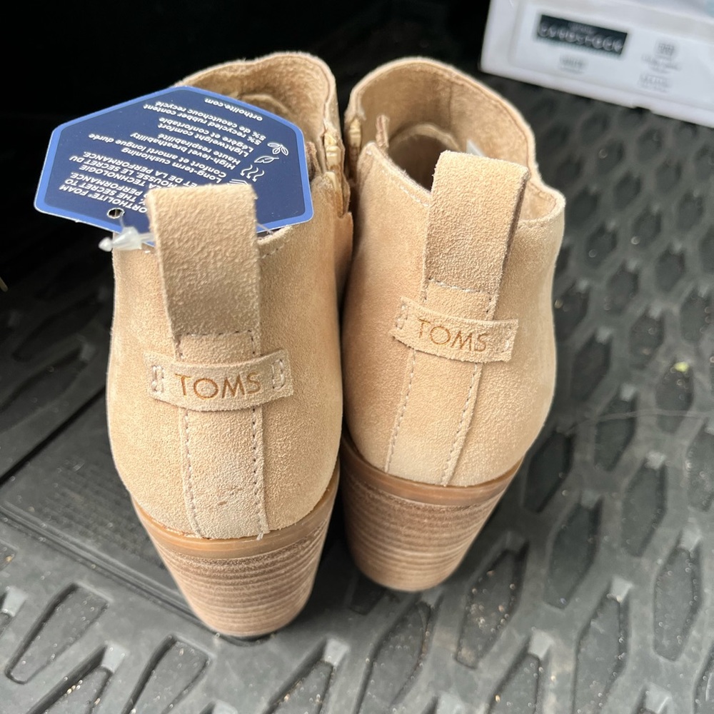 Tom’s Cream Booties  - 5.5